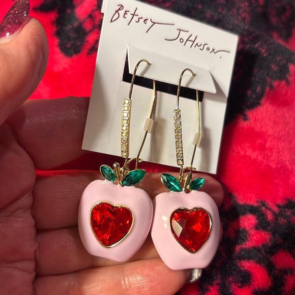 NWT Betsey Johnson sparkling apple dangling earrings. - Picture 7 of 8
